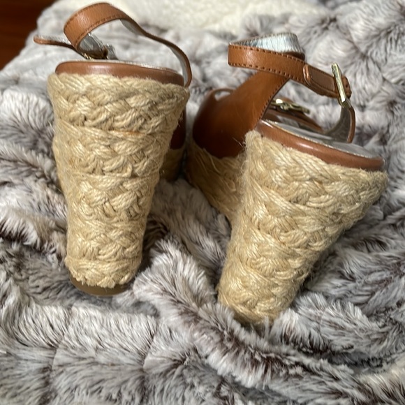 Shoes - Picture 3 of 8